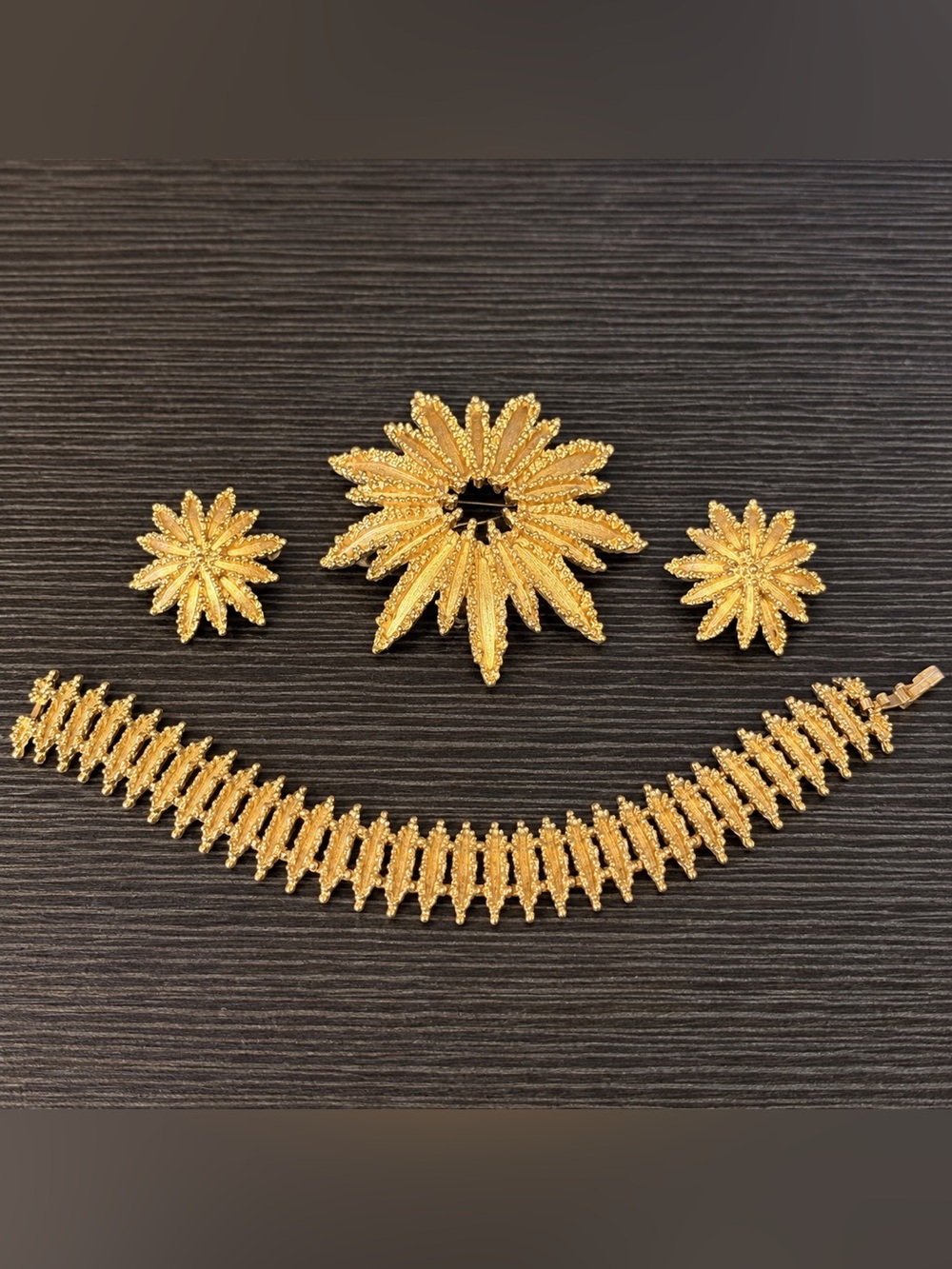 Vintage 1972 Avon Starflower Gold Necklace Brooch Clip Earrings Set
